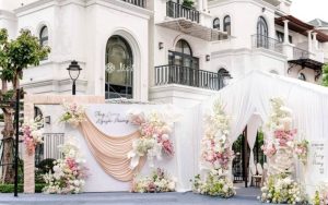 Hoa cưới trang trí cổng