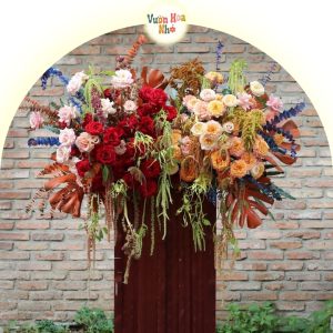 Hoa để bục phát biểu đẹp