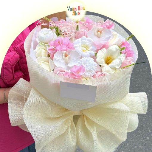 Vàng kem nơ khổng lồ