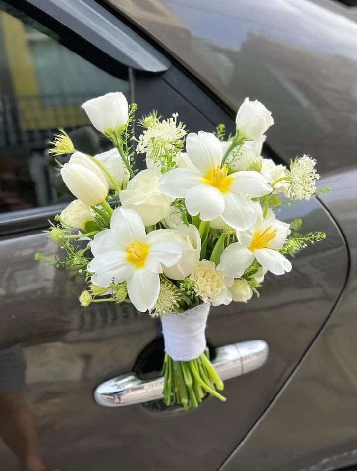 Bó tuy lip cầm tay